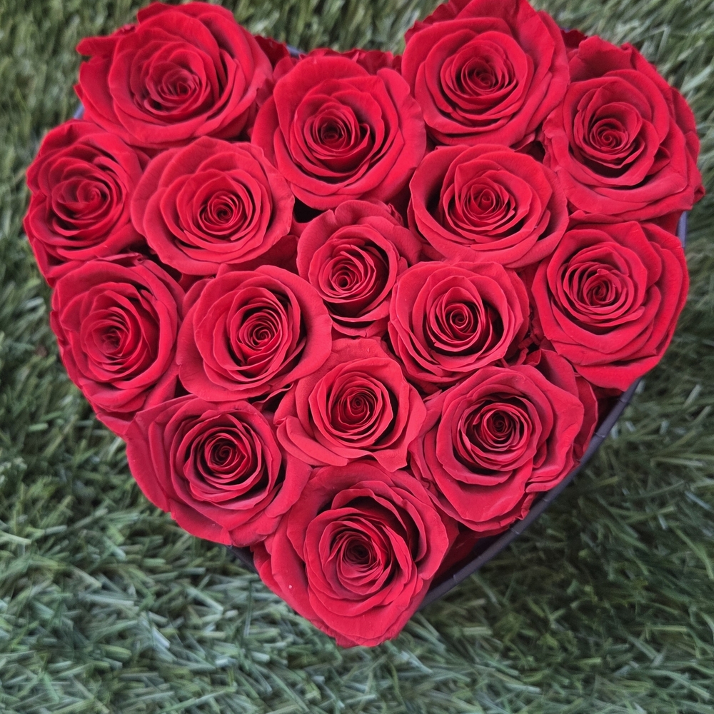 Eternal ROSES Heart-Shaped Box For Gifting - Picture 5 of 9